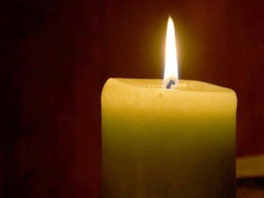 ENEL acordă o mână de ajutor industriei de lumânări: cum să stai la bloc, în Constanţa, fără curent!
